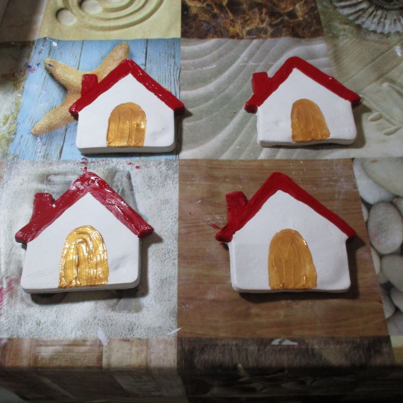 Juego de 4 imanes casita