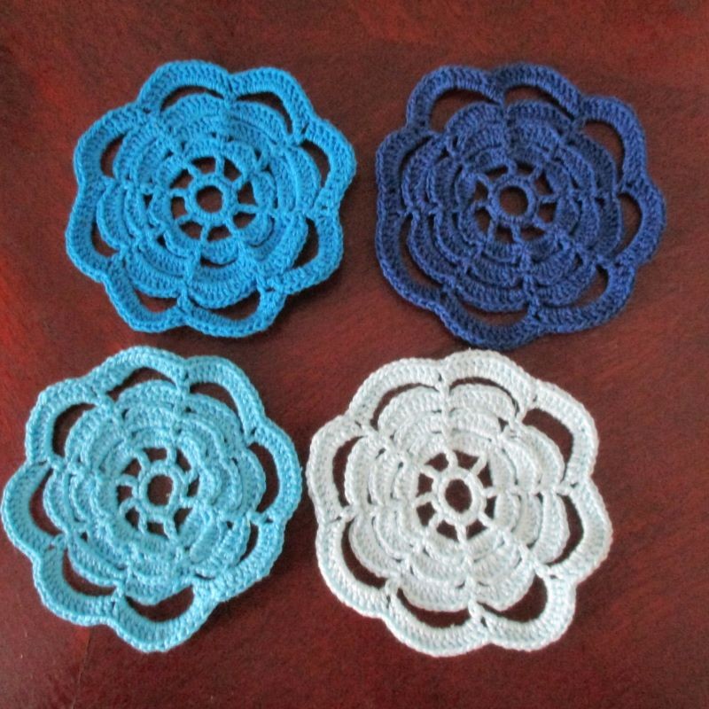 4 posavasos con forma de flor