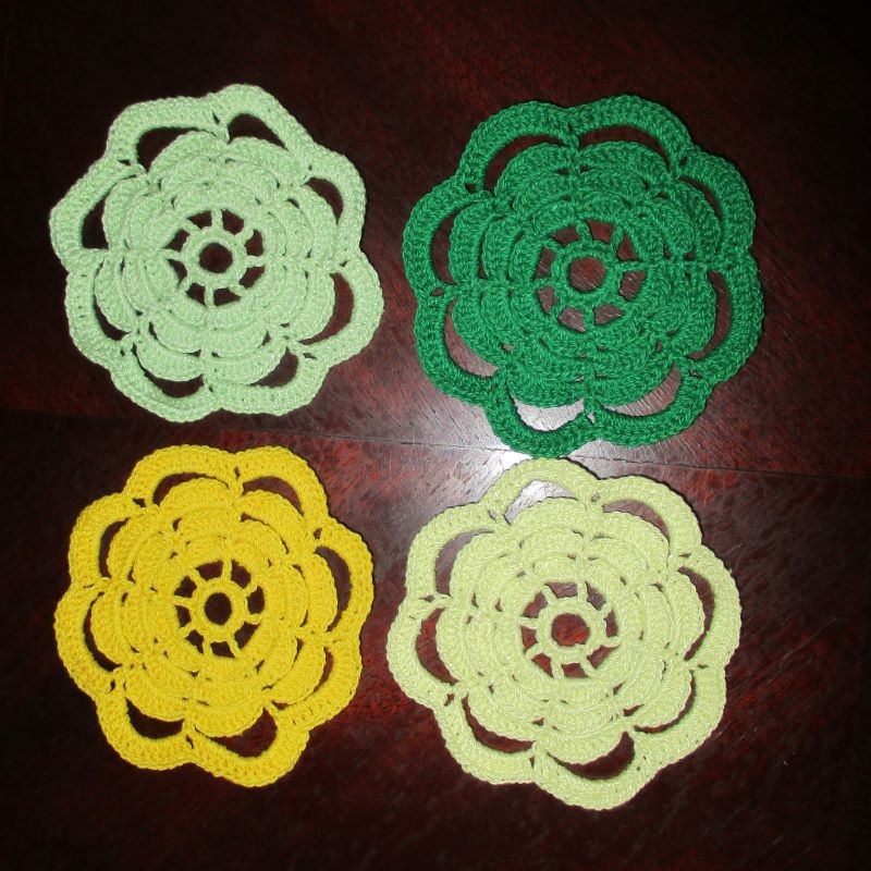 4 posavasos con forma de flor