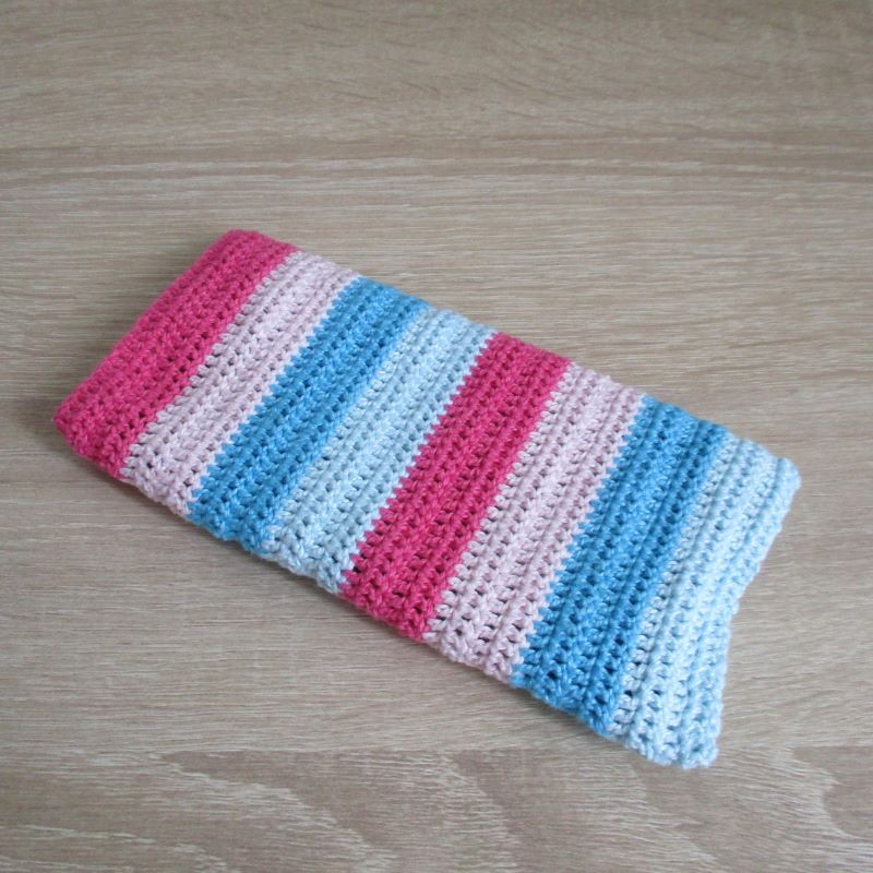 funda móvil rosa y azul
